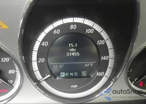 2009 Mercedes-Benz C300 4 Matic z USA, uszkodzony, nr VIN WDDGF81X29R064689